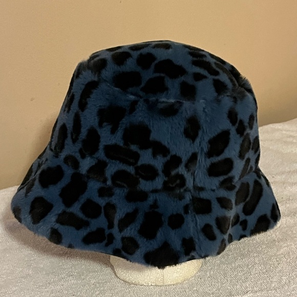 Reversible Winter Hat - Picture 3 of 9